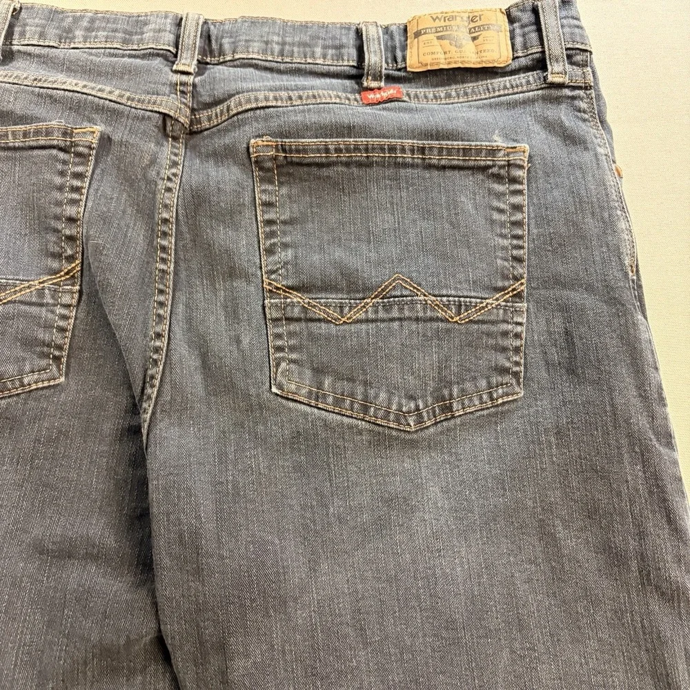 Wrangler Mens 36x26 Regular Taper Stretch Blue Jeans Medium Wash Denim 96RTWSH